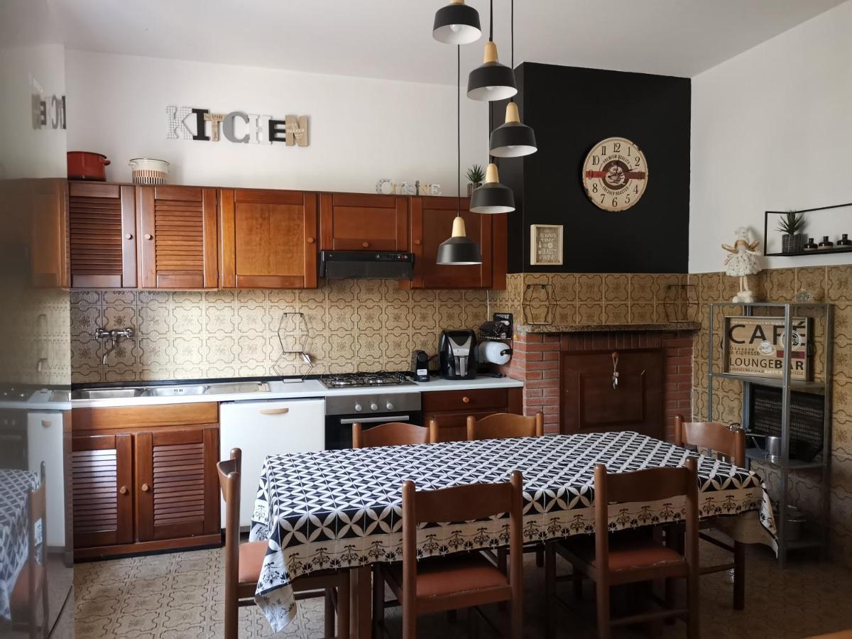 Villa Flora Affittacamere Luni Exteriér fotografie