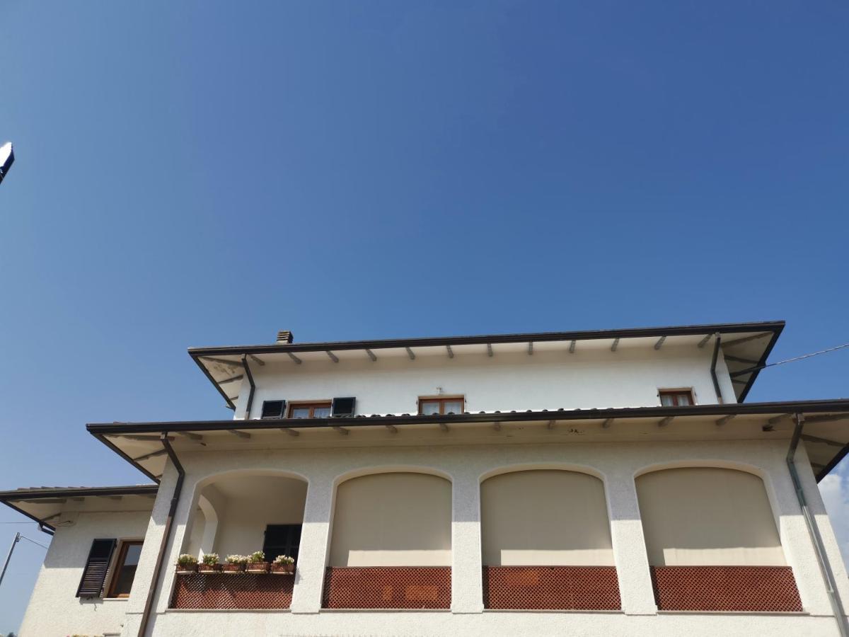 Villa Flora Affittacamere Luni Exteriér fotografie