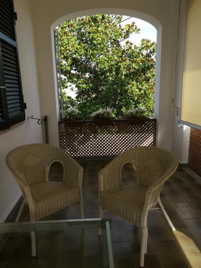 Villa Flora Affittacamere Luni Exteriér fotografie