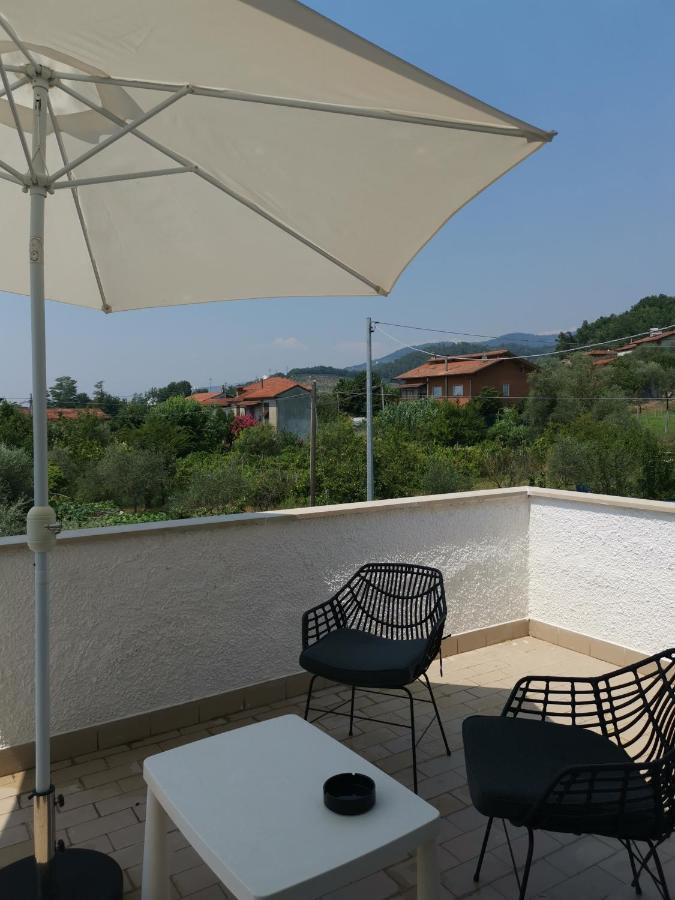 Villa Flora Affittacamere Luni Exteriér fotografie