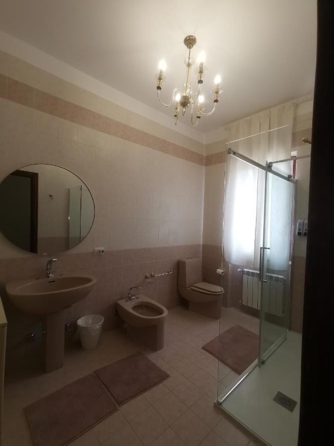 Villa Flora Affittacamere Luni Exteriér fotografie