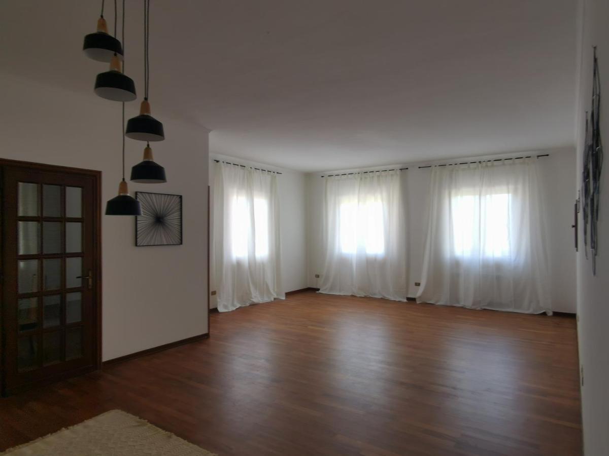 Villa Flora Affittacamere Luni Exteriér fotografie