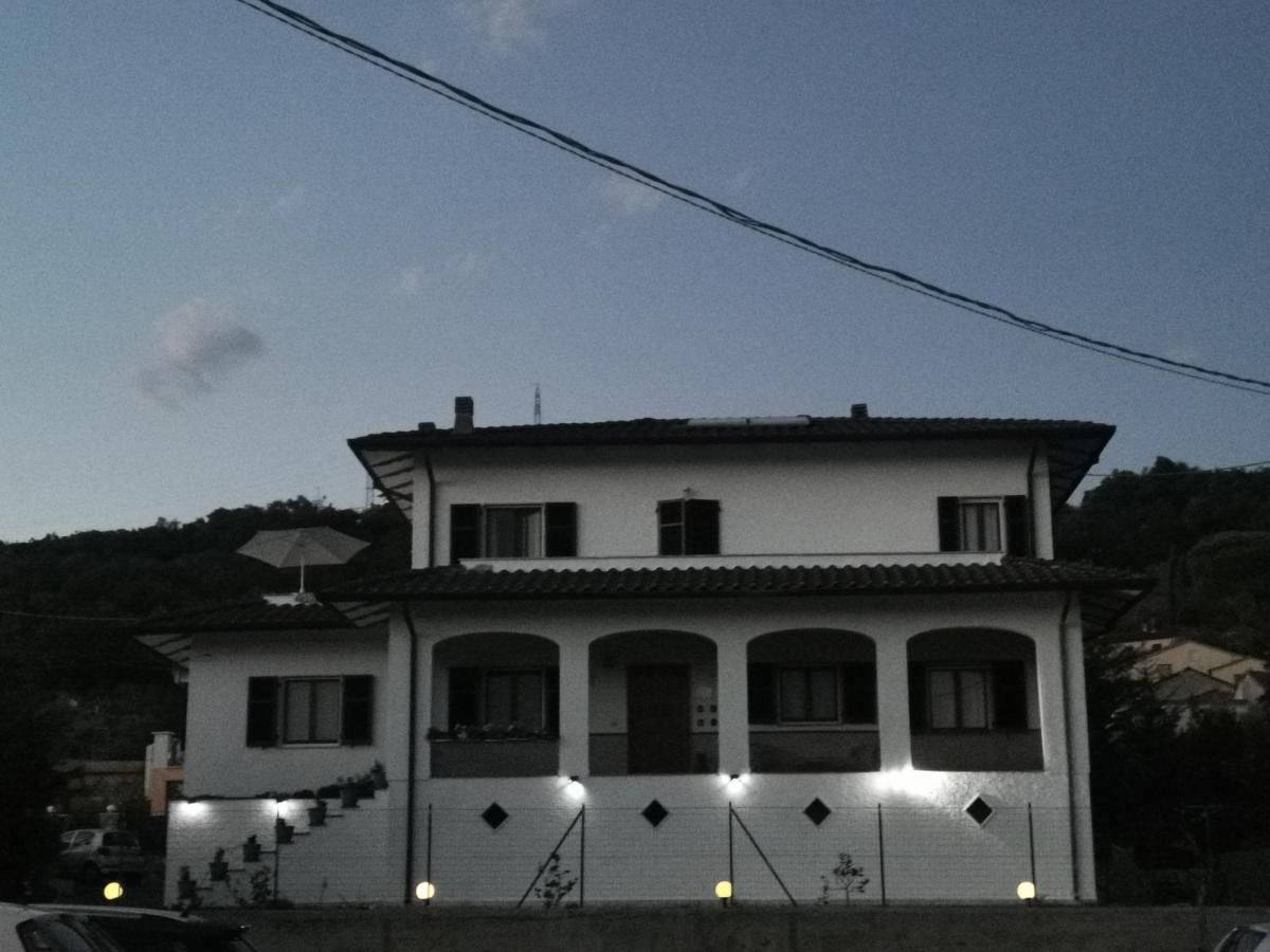Villa Flora Affittacamere Luni Exteriér fotografie