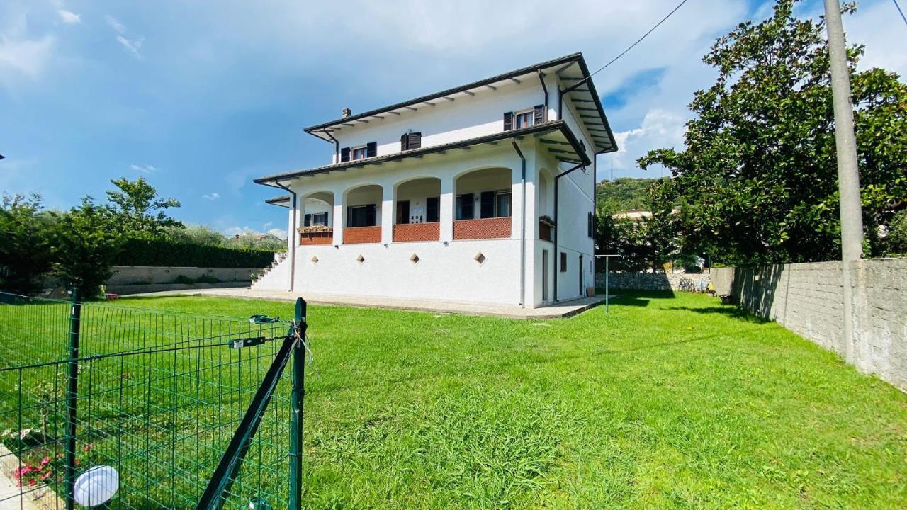 Villa Flora Affittacamere Luni Exteriér fotografie