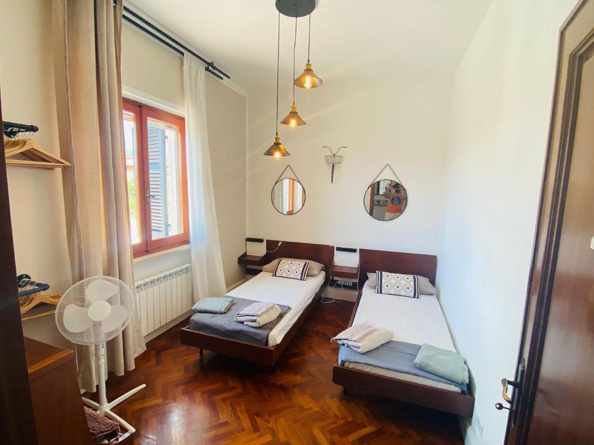 Villa Flora Affittacamere Luni Exteriér fotografie