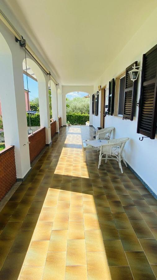 Villa Flora Affittacamere Luni Exteriér fotografie