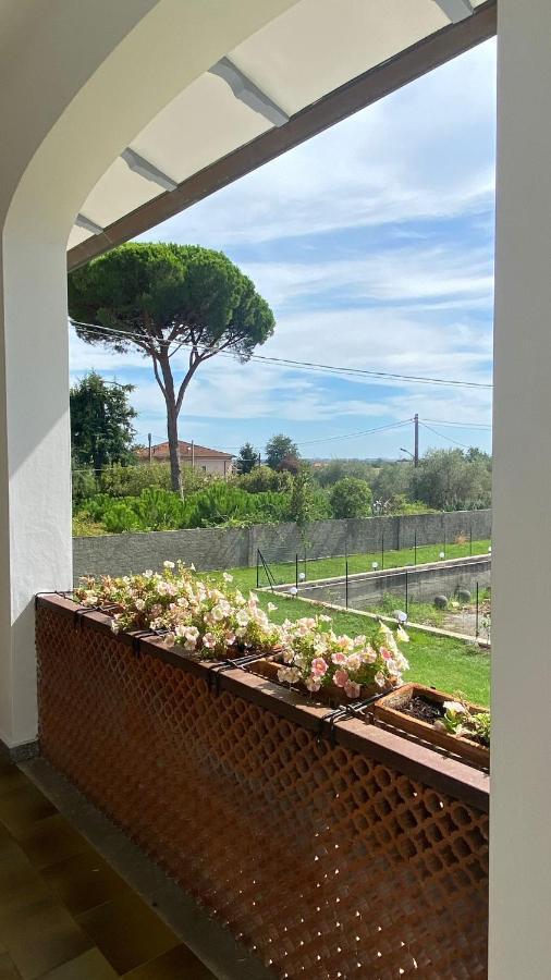 Villa Flora Affittacamere Luni Exteriér fotografie