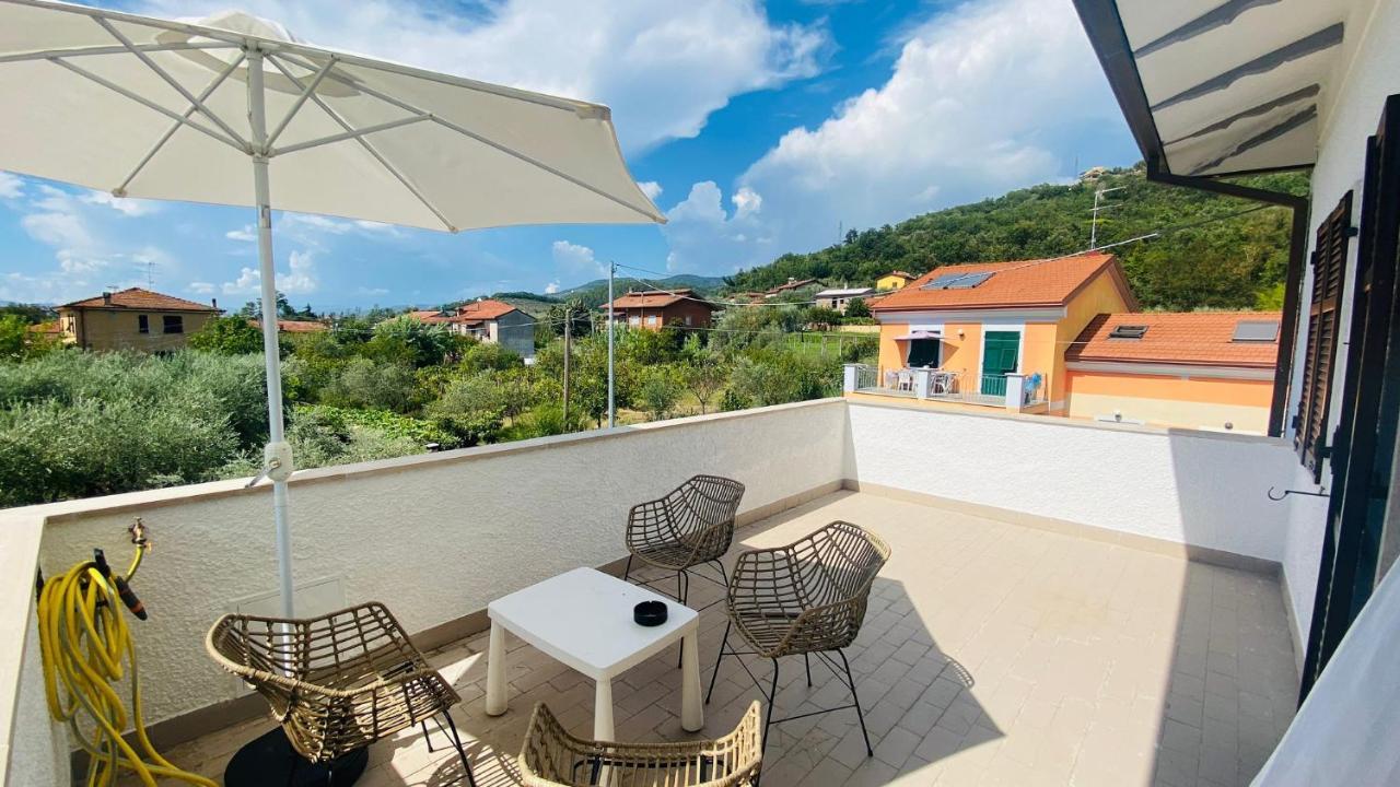 Villa Flora Affittacamere Luni Exteriér fotografie
