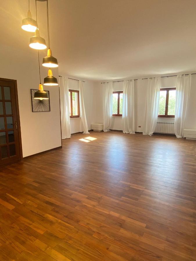 Villa Flora Affittacamere Luni Exteriér fotografie