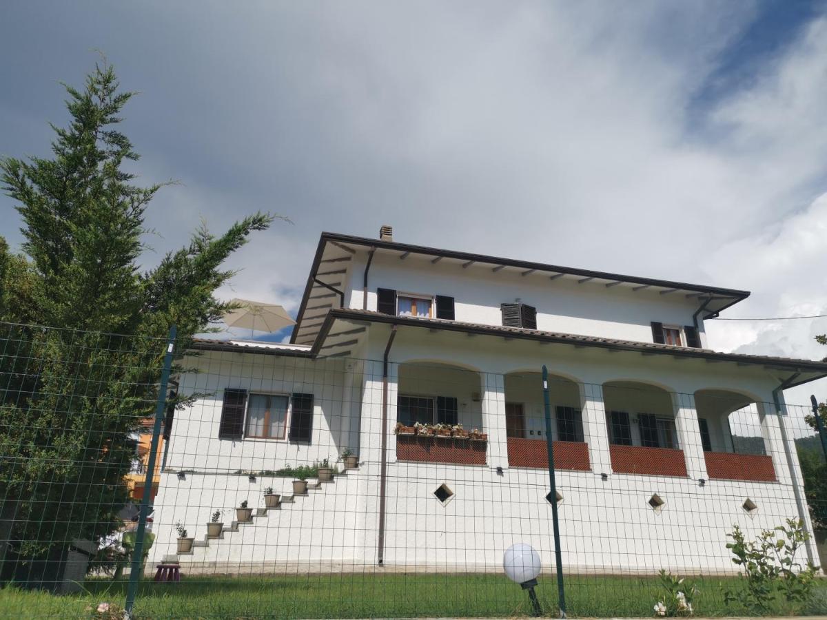 Villa Flora Affittacamere Luni Exteriér fotografie